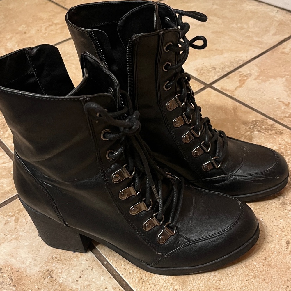 Guess Adaline Women Size 7 Black Combat Ankle Lace Up Boots